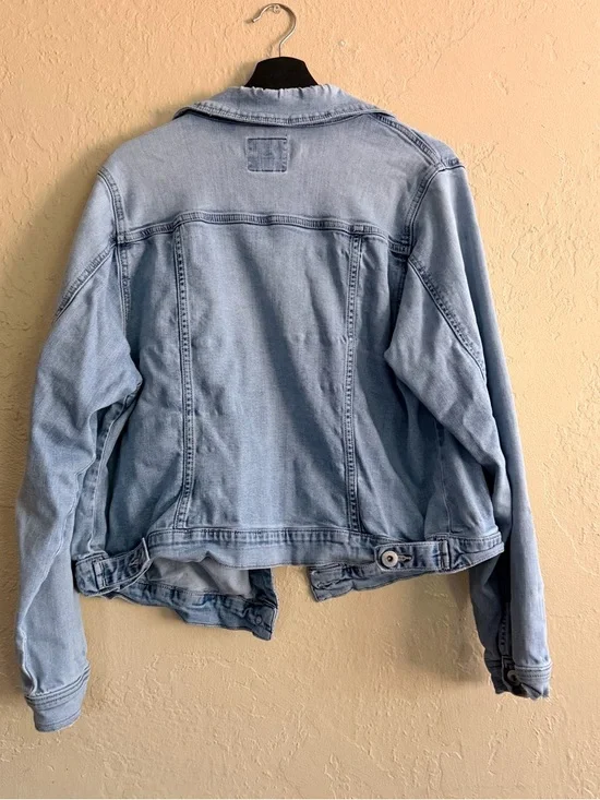 torrid Light Blue Washed Denim Jean Jacket - Picture 2 of 5